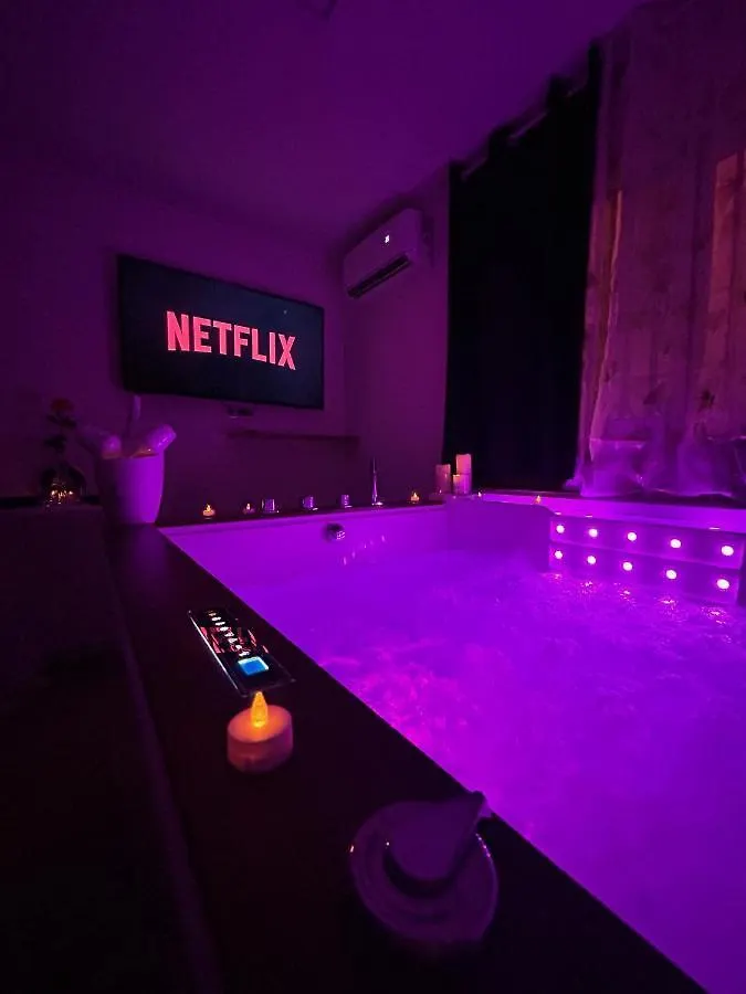 Love Room A Cannes - Appartement 25M2 Pour 2 Personnes Avec Un Jacuzzi Prive contacts