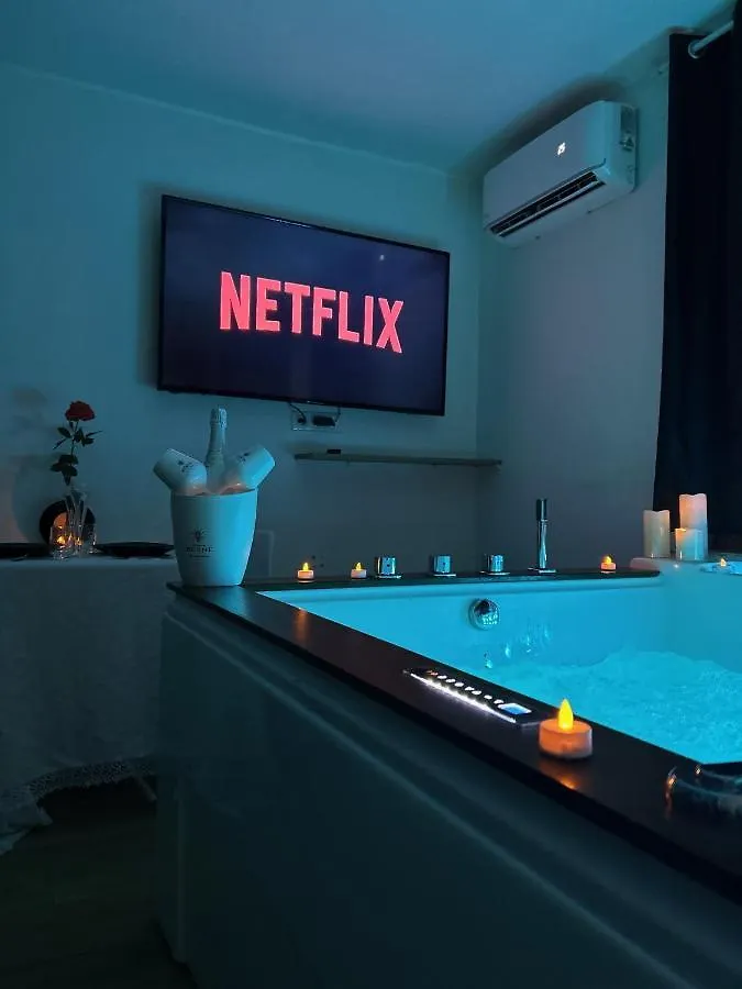 Love Room A Cannes - Appartement 25M2 Pour 2 Personnes Avec Un Jacuzzi Prive 0*,  France